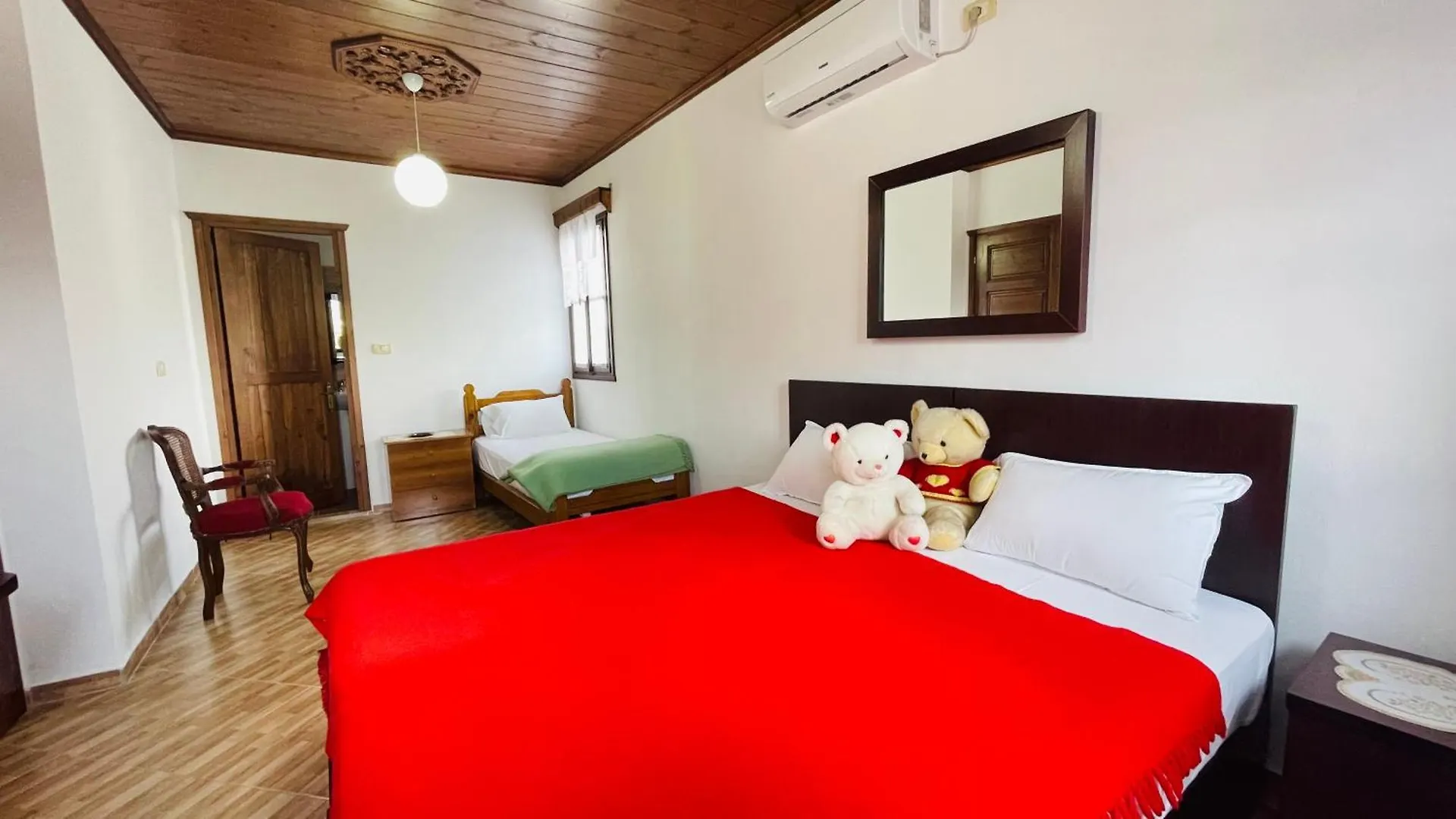 게스트하우스 Denis House 1930 호텔 Gjirokastër