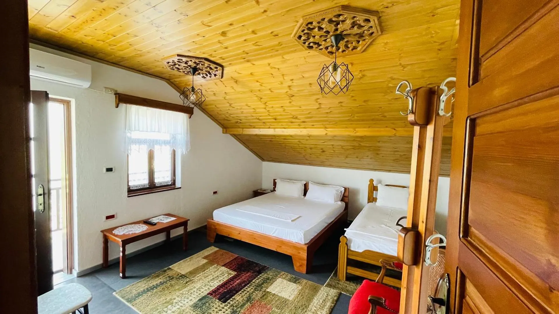 Denis House 1930 호텔 Gjirokastër 0*,