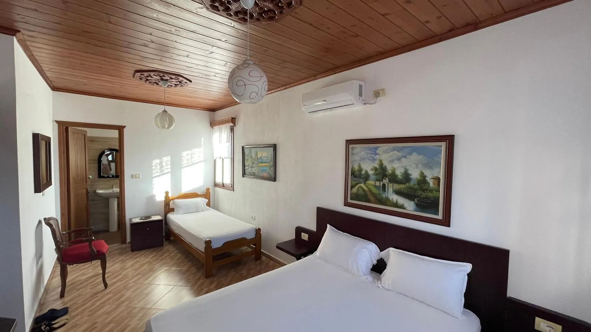 Denis House 1930 호텔 Gjirokastër 0*,