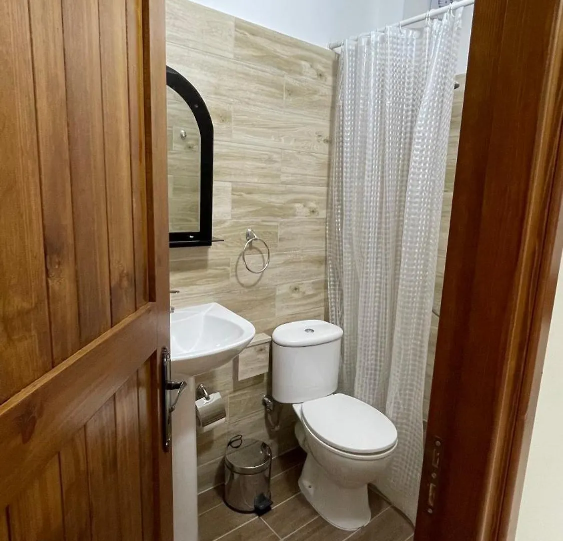 Denis House 1930 호텔 Gjirokastër 0*,